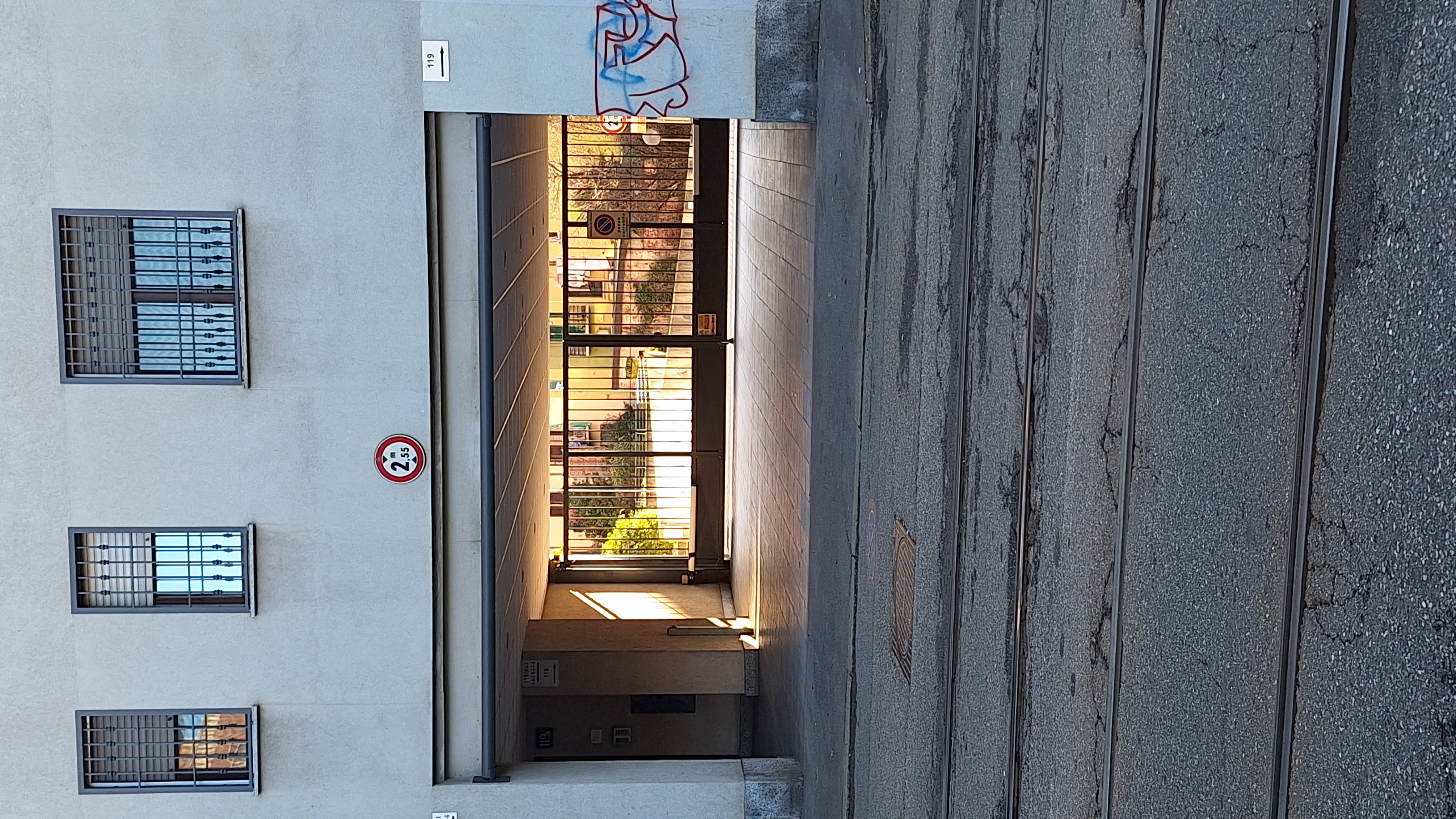 Ingresso condominio Via Palizzi 119