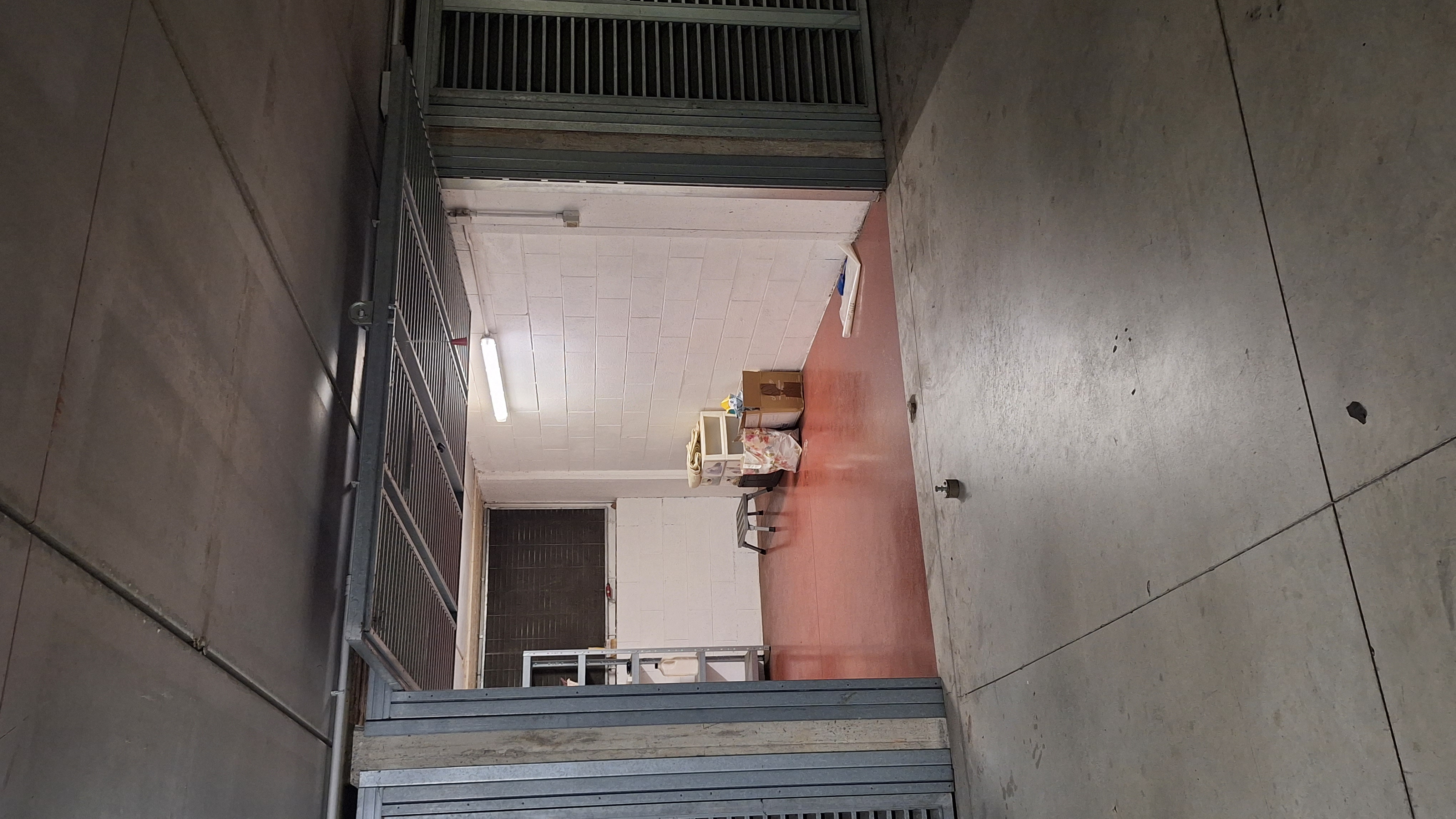 Interno box vista frontale