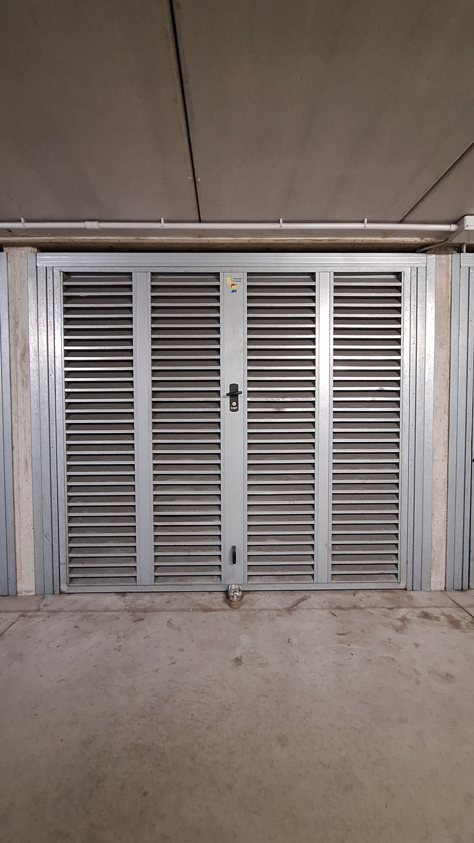 Porta basculante del box vista frontale